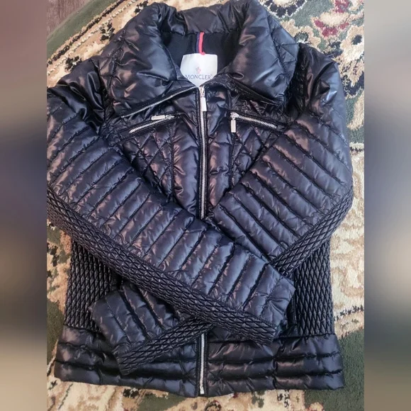 Authentic MONCLER down jacket - Picture 3 of 11